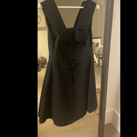 Black v-neck A-line dress. Best for events, banquets, business formal, dates,etc - Picture 4 of 5